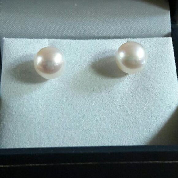 White Freshwater Cultured Pearl Stud Earrings - Picture 9 of 10